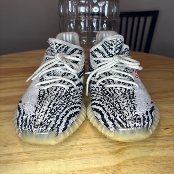 Size 9 - ADIDAS Yeezy Boost 350 V2 Low Zebra - Picture 4 of 6